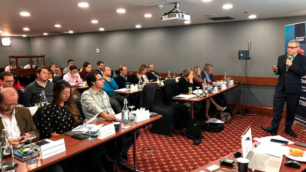 30 empresarios se certificaron en la primera ´masterclass´ organizada en Bogotá