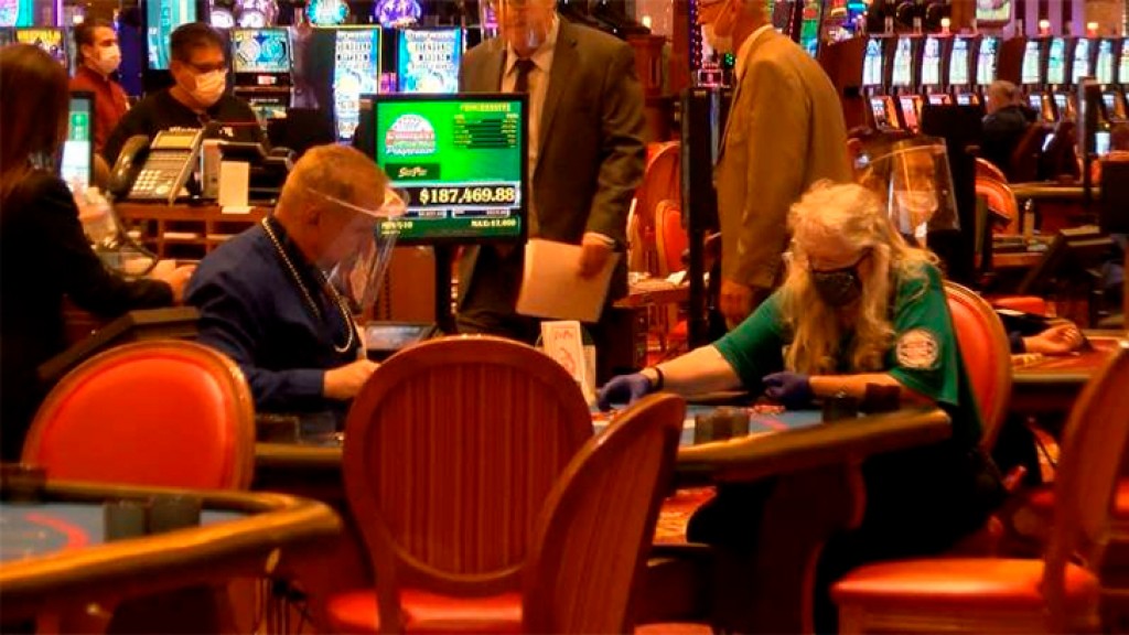 Policy change: Table game players in Nevada casinos must now wear face masks