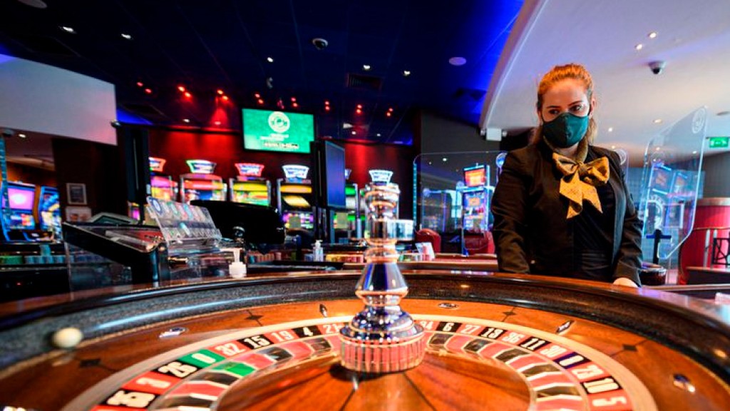 As casinos reopen amid COVID-19, researchers question the safety of smoking
