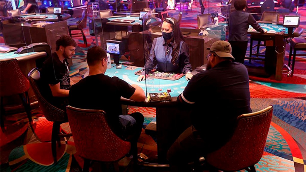 Las Vegas area bars and bar top slot machines reopening Sunday after 2-month shutdown