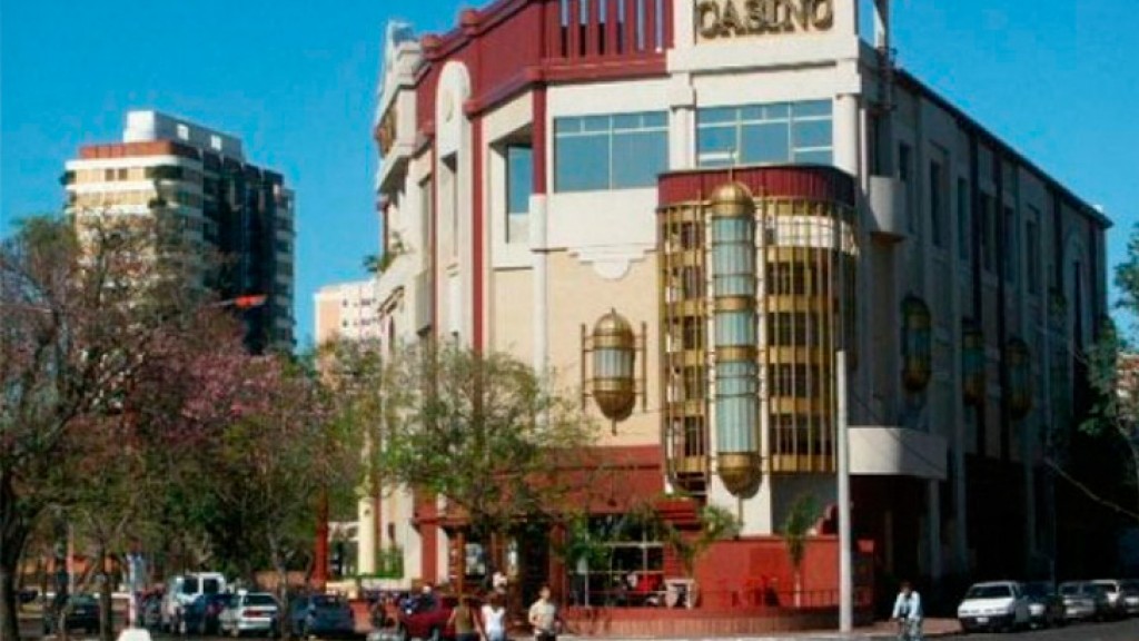 Protesta de empleados del casino de Corrientes por las restricciones sanitarias