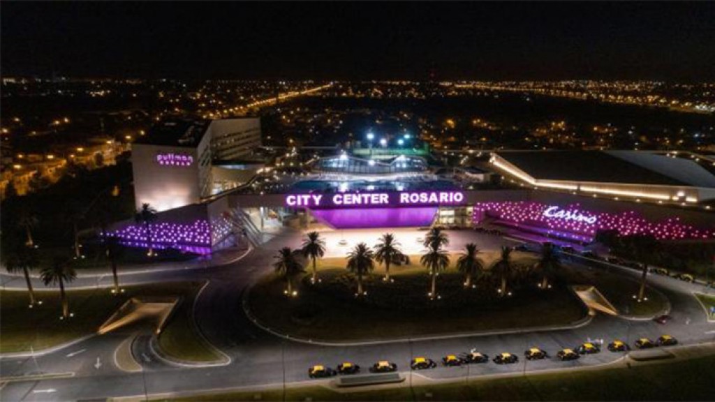 City Center Rosario se ilumina de rosa