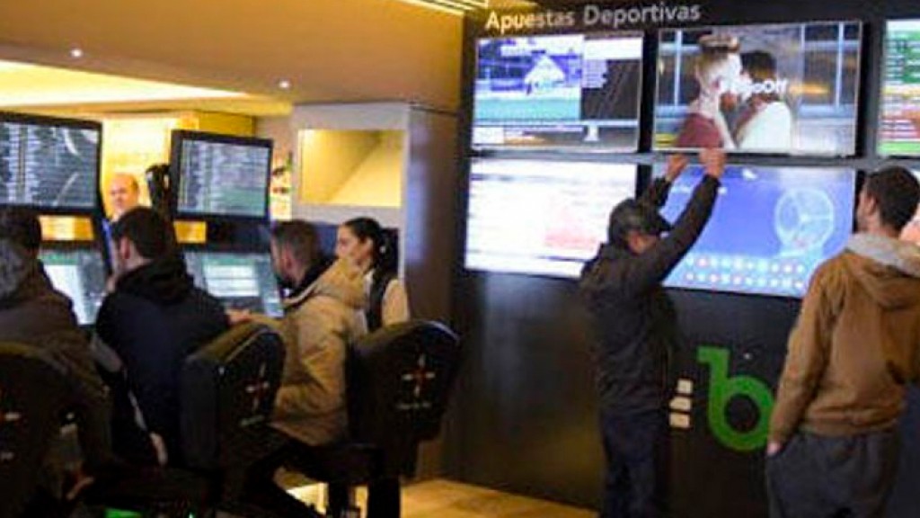 Málaga estudiará una nueva vía para restringir la ubicación de las casas de apuestas 