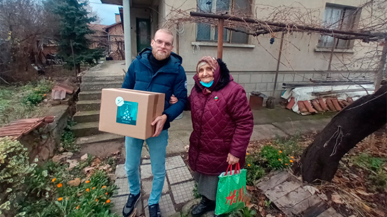 La campaña Sonrisa de Navidad de CT Interactive entregó regalos a más de 200 familias