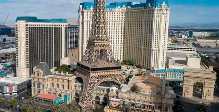 Caesars Entertainment presenta su plan para renovar la Torre de Versalles e integrarla a Paris Las Vegas