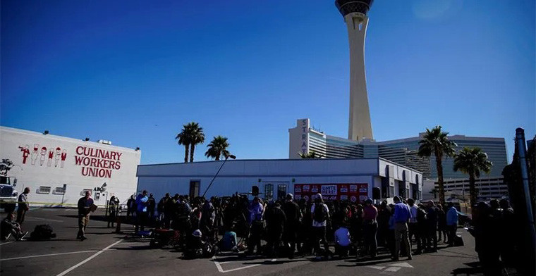 Trabajadores de hostelería y casinos de Las Vegas, en vilo tras negociaciones laborales