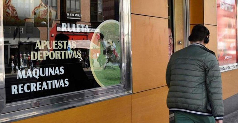 El sector pide una moratoria de la ley que limita la distancia entre salones de juego