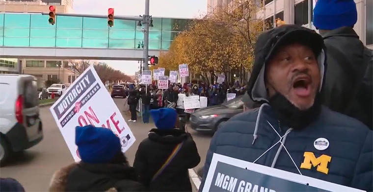 One Detroit casino remains on strike