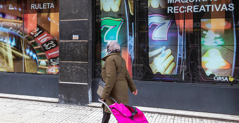 Las AMPA de la C. Valenciana exigen mantener 850 metros de distancia entre las casas de juego y los colegios