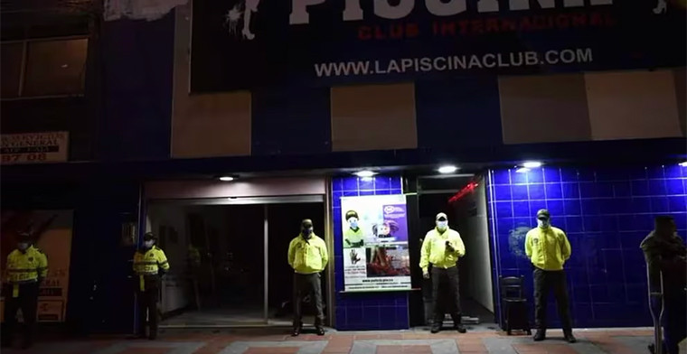 Casino ilegal descubierto en Bogotá: engañaba a los apostadores con carreras de perros grabadas