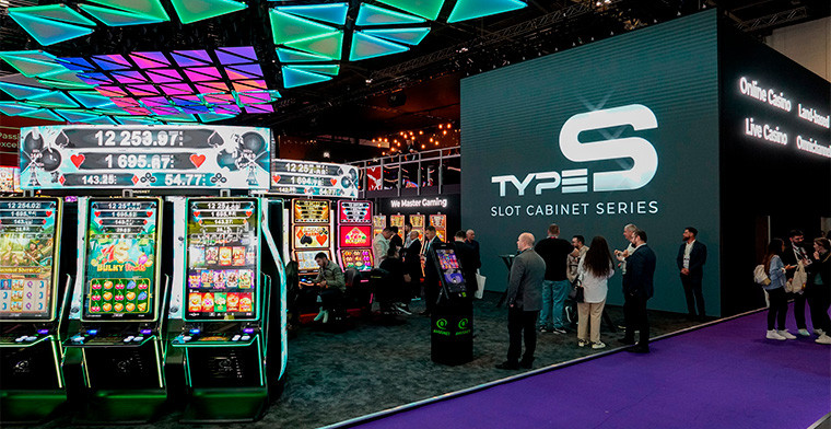 World Premiere of Amusnet’s first-ever slot cabinet Type S