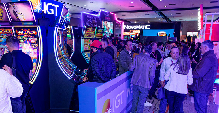 Florencia Bobbio, da IGT LatAm: “A GAT Showcase Bogotá nos brindou uma excelente plataforma para nos reunir com os clientes e mostrar os últimos jogos e gabinetes para a região”.