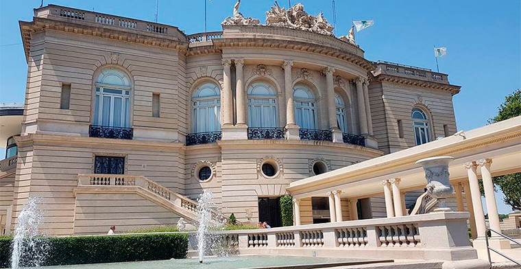 El hipódromo de Palermo inauguró un espacio de cena show con nuevas propuestas gastronómicas