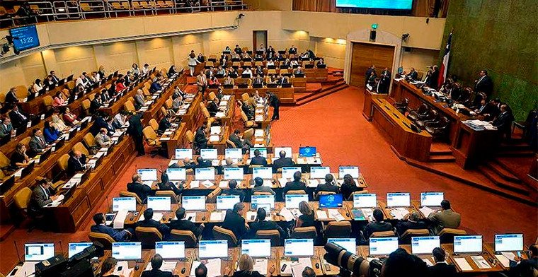 Parlamentarios llaman a avanzar en proyecto que regula los casinos online en Chile