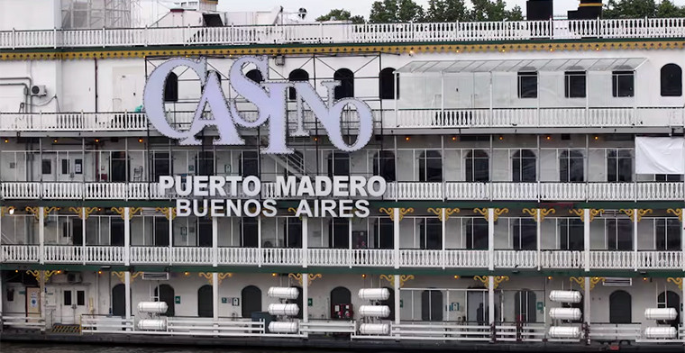 Revocan un fallo que autorizaba el funcionamiento de los barcos-casino de Buenos Aires, pero una cautelar permite su explotación