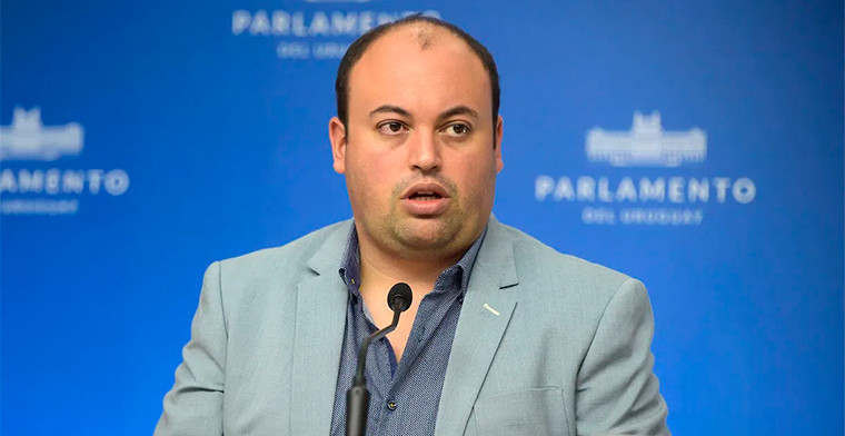 Nicolás Viera busca activar el ex Hotel Casino Carmelo con apoyo del Ministerio de Turismo