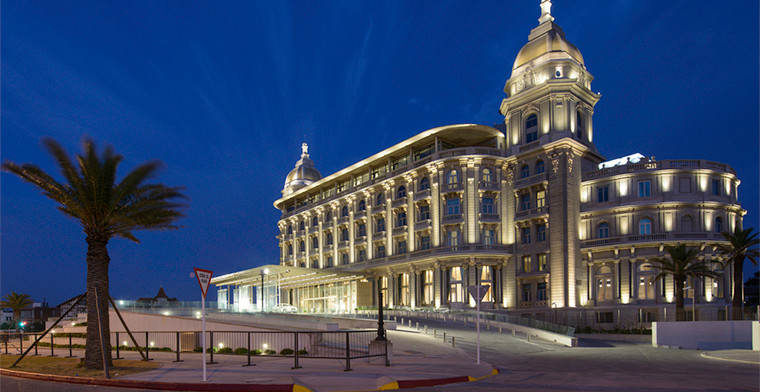 La operadora del histórico Hotel Casino Carrasco acude al mercado con un programa de emisión de deuda en Uruguay