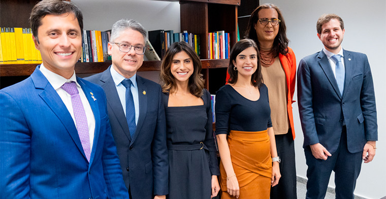 Grupo de Parlamentares protocolam pacote de projetos para restringir apostas online