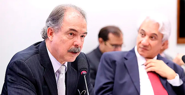 Presidente do BNDES defende taxar bets como alternativa ao IOF no Brasil