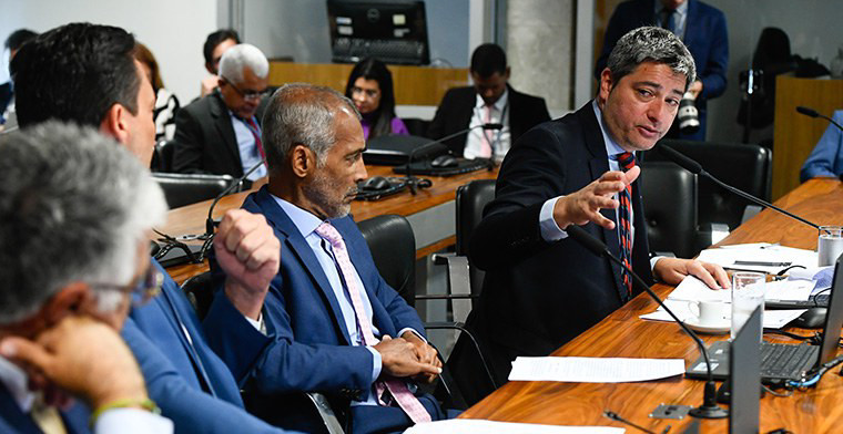 Comissão de Esporte aprova restrições à propaganda de bets