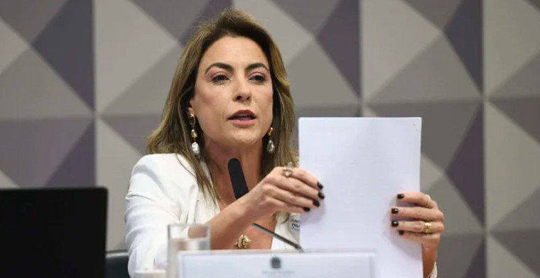 A senadora Soraya Thronicke entrega lista de parlamentares suspeitos de manter relações com casas de apostas