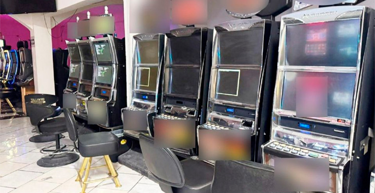 Clausuran casino ilegal en Hidalgo, Nuevo León, y confiscan más de 160 máquinas tragamonedas