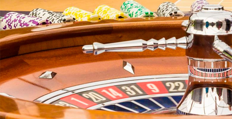 Ecuador: el presidente propone retorno de casinos en nueva consulta popular