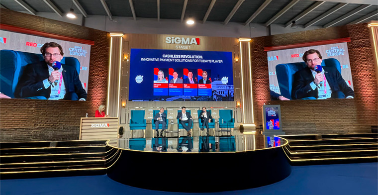Club de Convergentes attended to SIGMA and participated in a debate panel on payment solutions